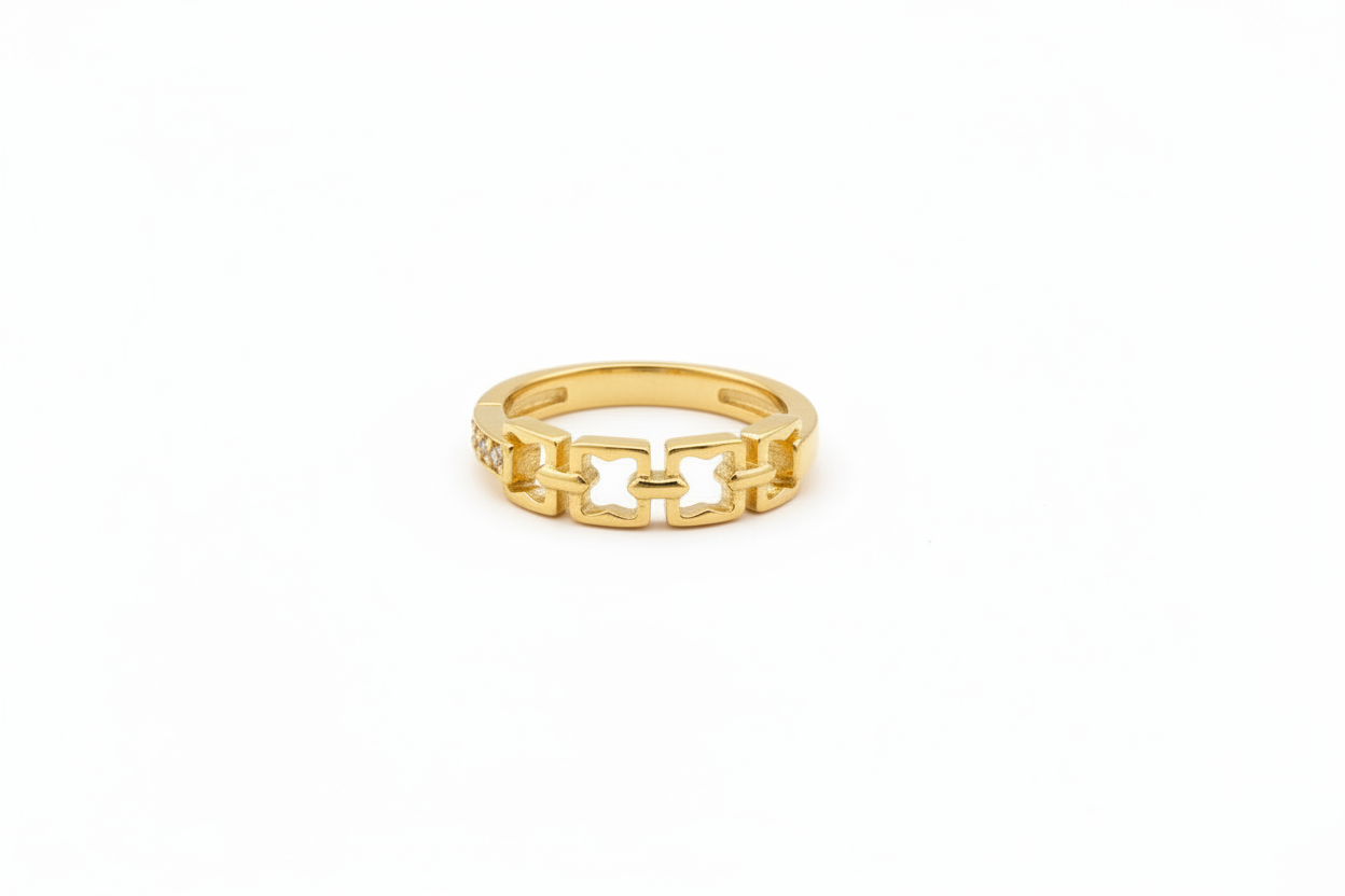 Sterling silver Chain Link Pave Ring by Belumiee, featuring a detailed chain link design with pave accents.