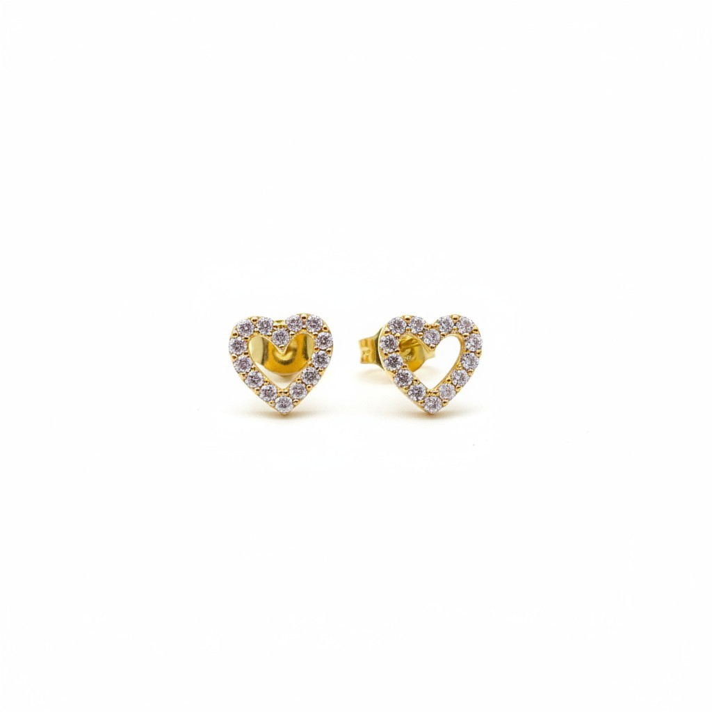 Heart-shaped stud earrings in 925 sterling silver by Belumiee, featuring a delicate and stylish design for everyday wear.