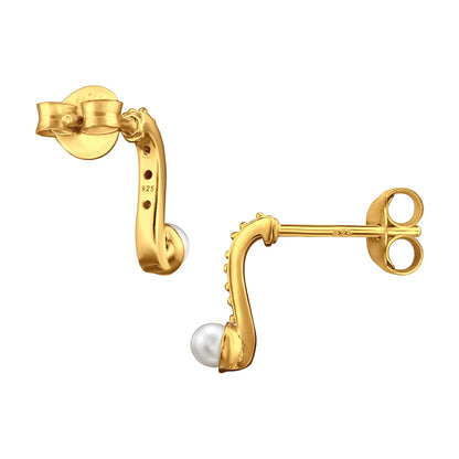 Silver curved pearl ear studs by Belumiee, featuring sterling silver design with elegant pearl accents.