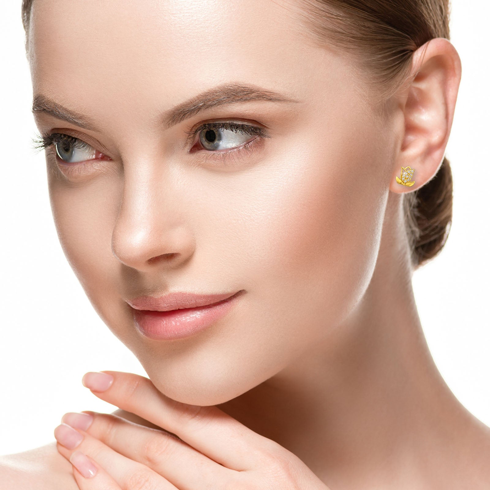 Sterling silver tulip flower ear studs by Belumiee, featuring delicate tulip design jewelry for women.
