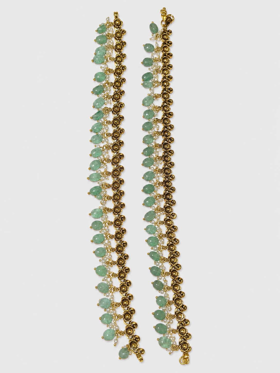 Green beaded floral charm anklet featuring delicate floral details and adjustable strap, stylish jewelry by Belumiee.