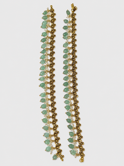 Green beaded floral charm anklet featuring delicate floral details and adjustable strap, stylish jewelry by Belumiee.