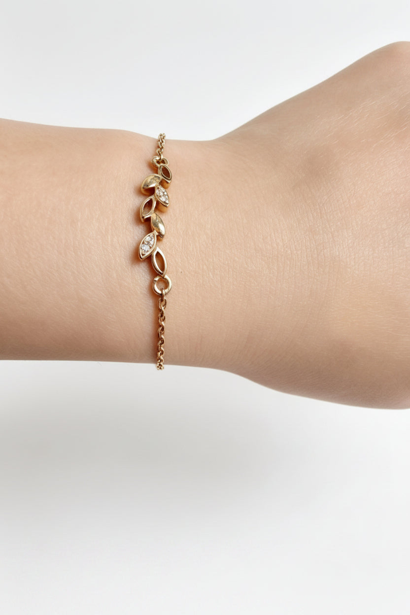 Dainty leaf bracelet made of 925 sterling silver with intricate leaf charms, stylish jewelry accessory by Belumiee.